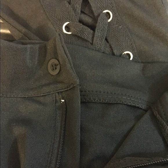 NEW! Lace-up Leggings - Picture 4 of 4